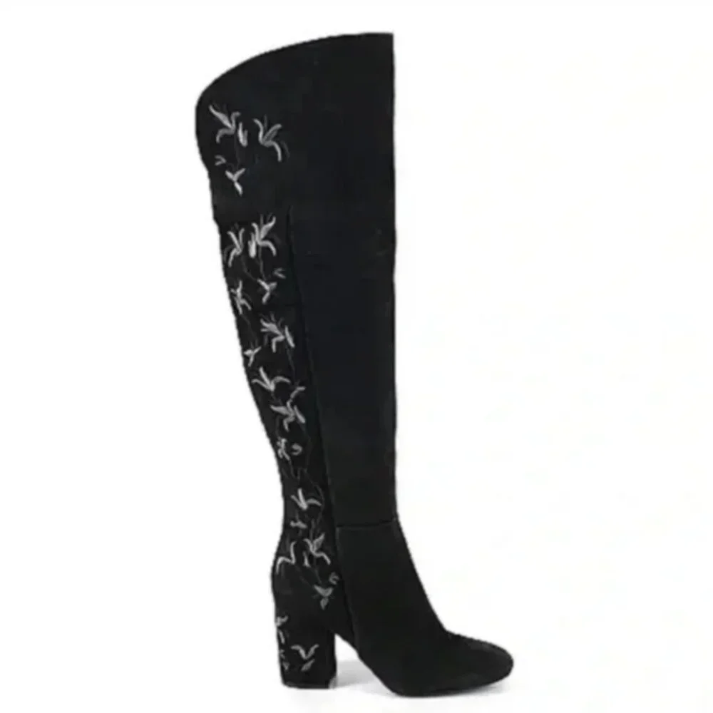 NWOB Kenneth Cole Claire Embroidered Suede Boots